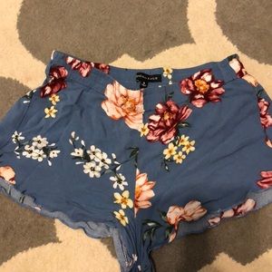 Kendall & Kylie Floral shorts